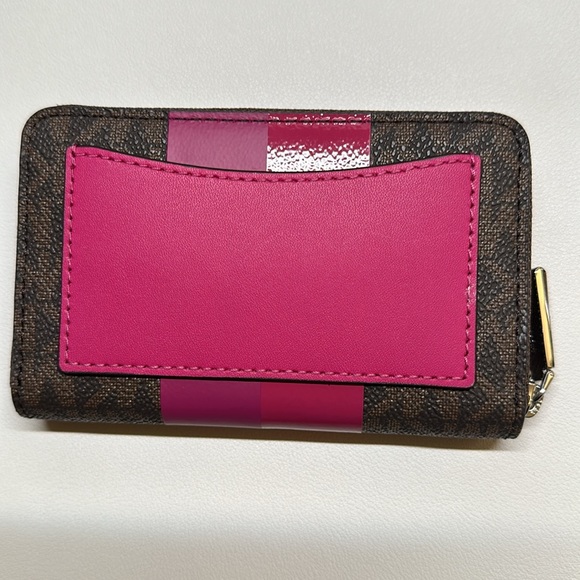NWOT Michael Kors wallet - Picture 2 of 3